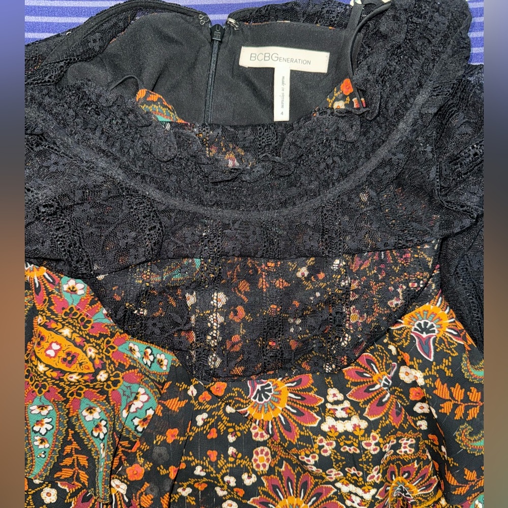 BCBG DRESS SIZE 4 - Picture 5 of 5